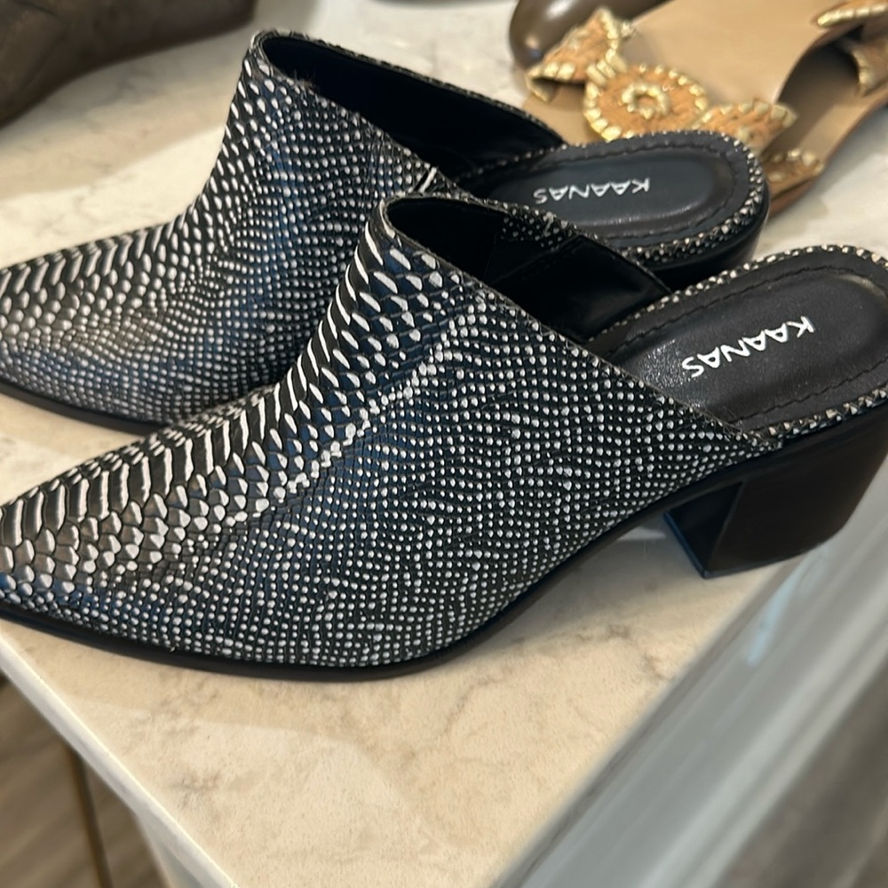 Worn once, Kaanas mules